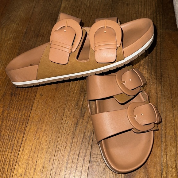 Time & Tru Sandals - Picture 2 of 2